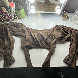 Flowy cropped brown shirt